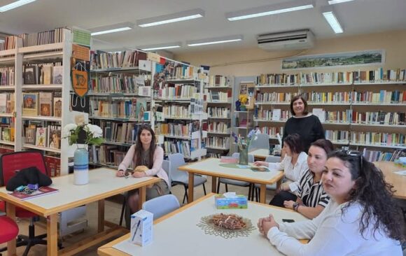 Η ψυχολόγος, κυρία Αλεξανδρή, στο σχολείο μας με την Ανέλιξη και το πρόγραμμα Κήπος