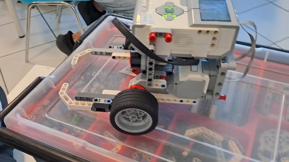 626329539_10227446869952501_7632825123800716335_n Κατασκευάζοντας ρομπότ