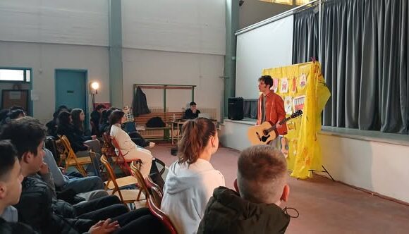 Κρατάς μυστικό; Μια θεατρική παράσταση για την κακοποίηση